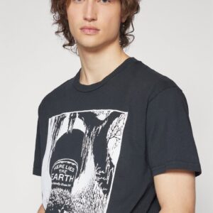 Obey Clothing HERE LIES THE EARTH UNISEX